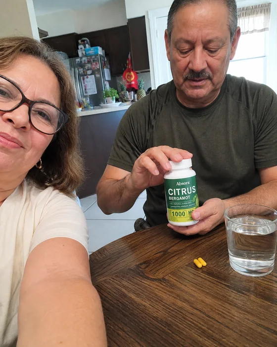 Couple taking Citrus Bergamot together at home